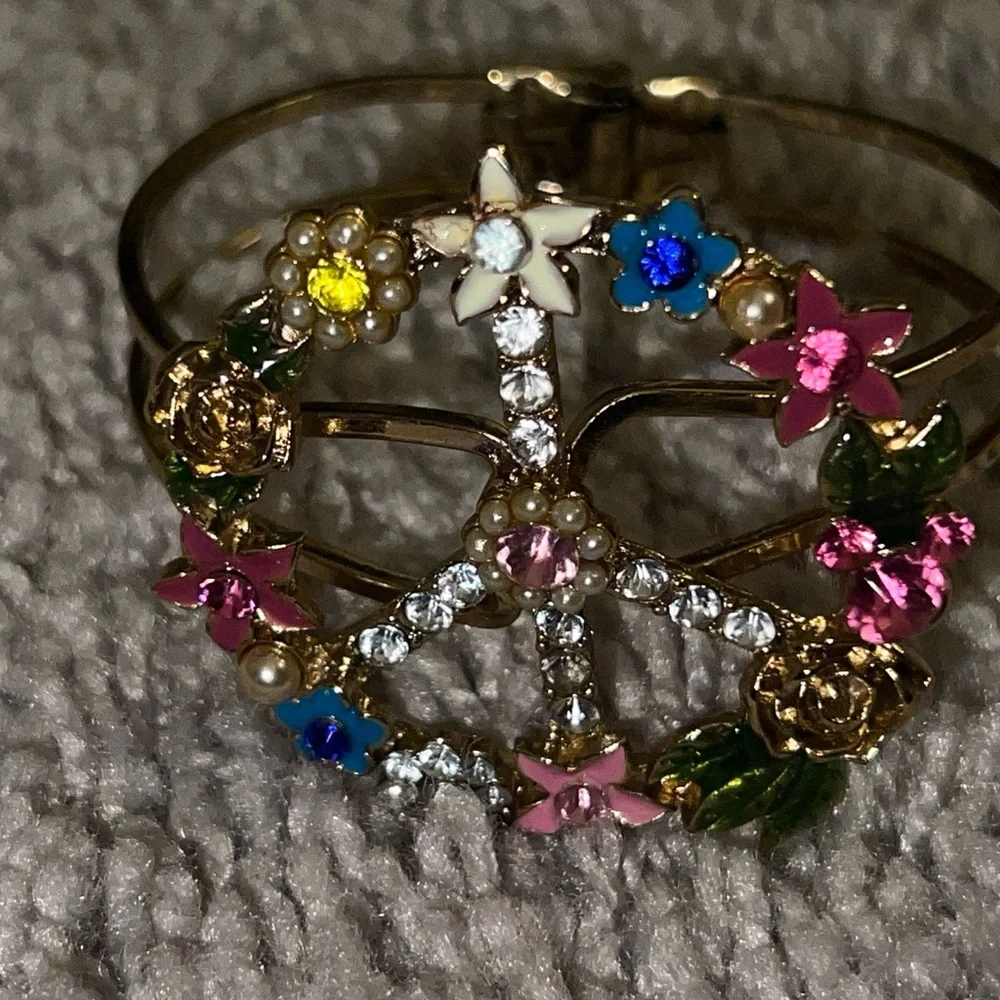 Disney vintage peace